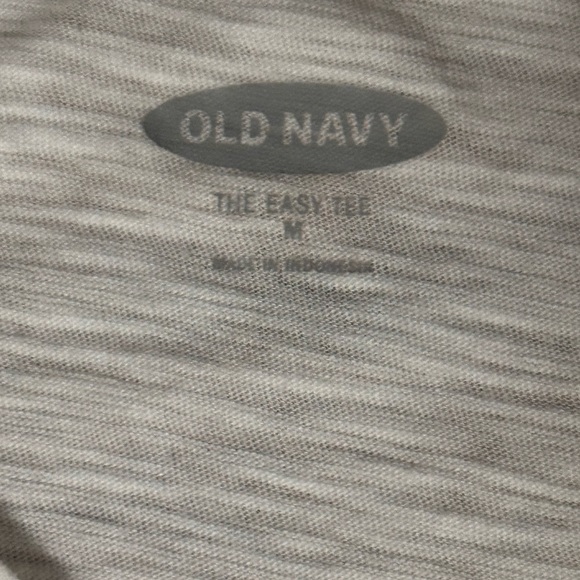 white Old Navy easy tee, medium - Picture 4 of 6